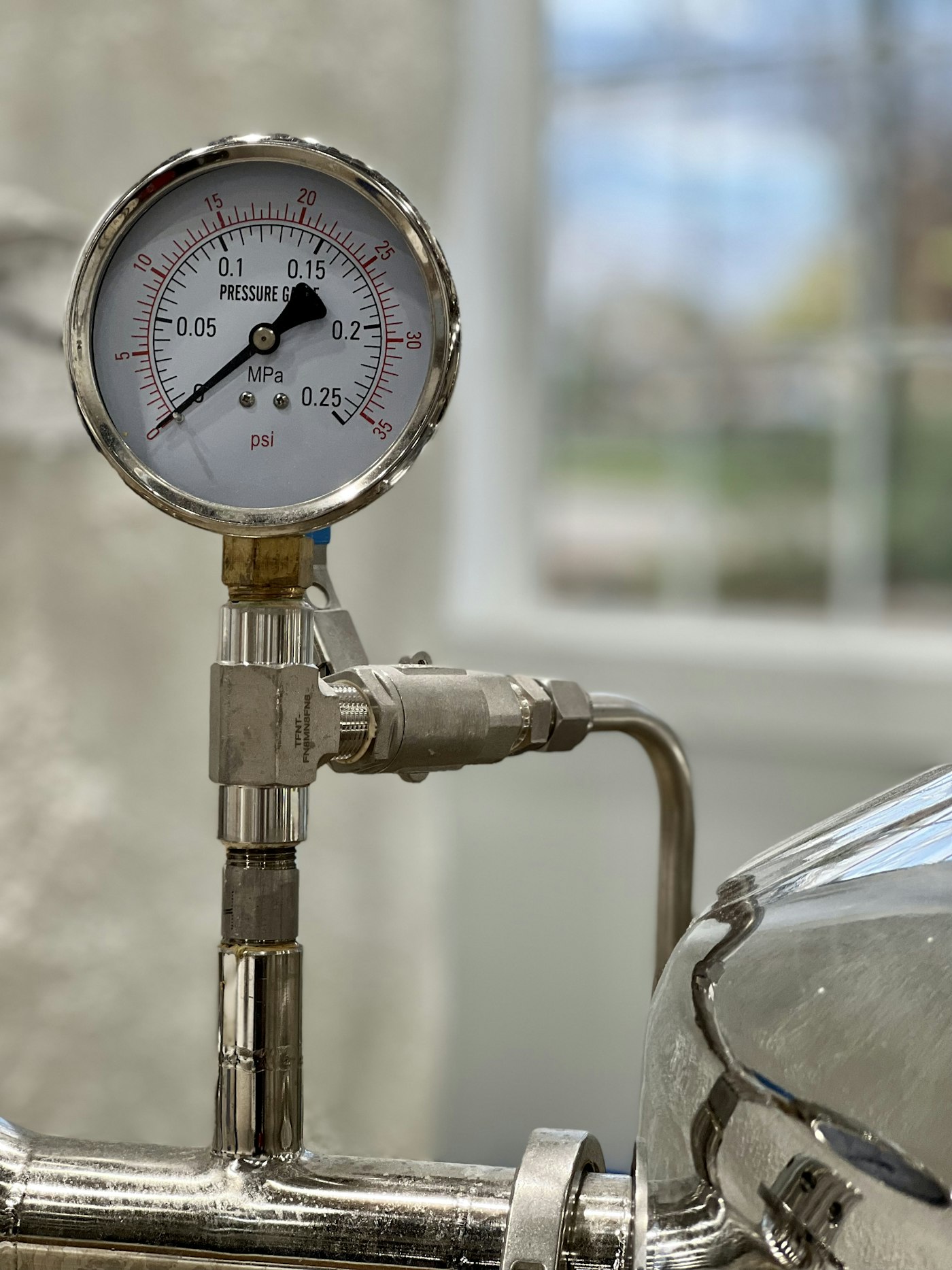 Manómetro com tubo em aço inox
